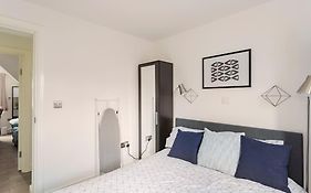 Cosy Brand New Spacious 1 Bed Luxury Apartment